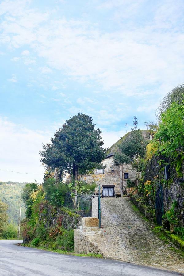 Villa Casa Do Penedo Geres Terras de Bouro Esterno foto